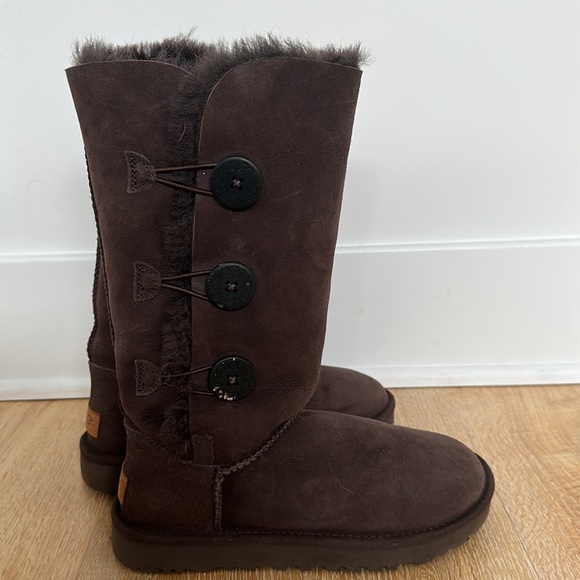 Ugg Bailey Button Triplet II Chocolate Brown Boots 7 EXCELLENT CONDITION - Picture 9 of 16